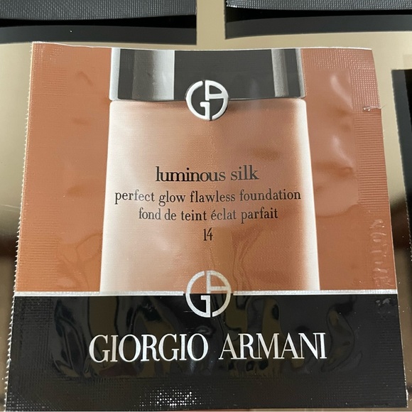 Shade 15 Armani Luminous Silk Foundation Oil Free Radiant Finish Armani Makeup - Picture 2 of 4